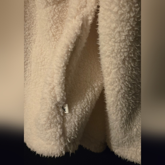 Koolaburra by UGG Sherpa Pullover - Picture 2 of 4